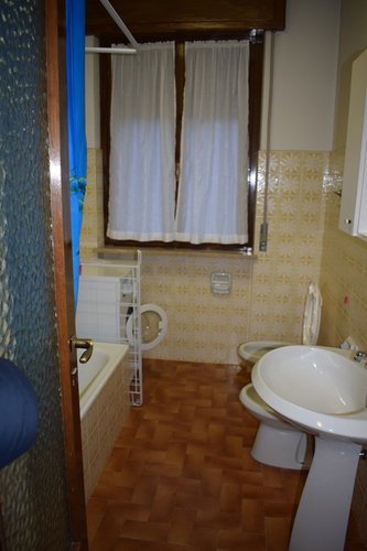 Locatello trilocale balconato in signorile palazzina Locatello