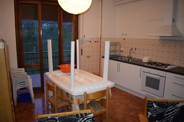 Locatello trilocale balconato in signorile palazzina Locatello