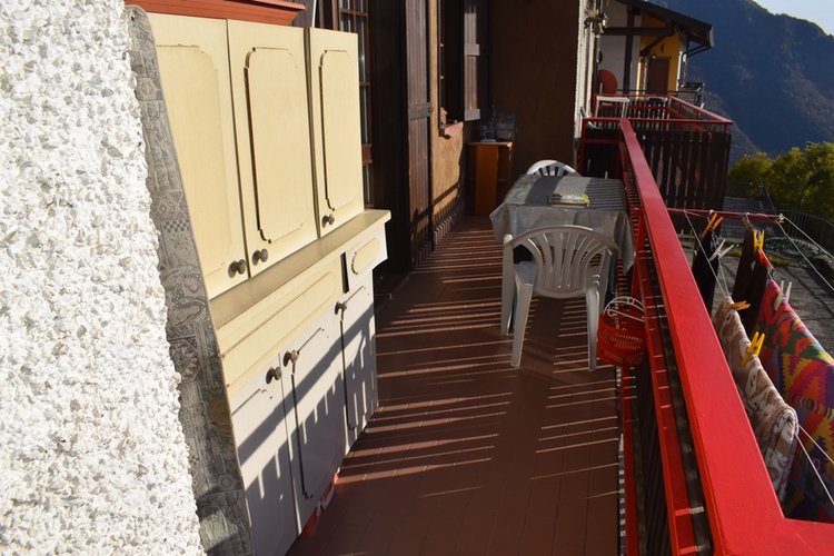 Dossena in villetta quadrifamiliare, vista spettacolare, trilocale con terrazza vivibile Dossena