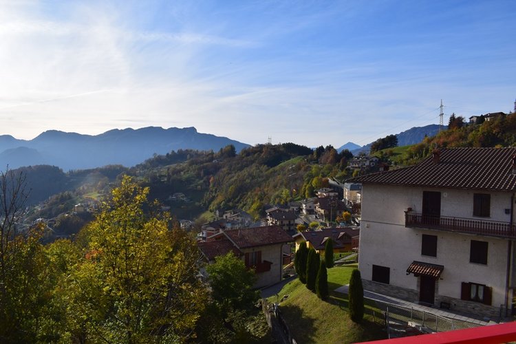 Dossena in villetta quadrifamiliare, vista spettacolare, trilocale con terrazza vivibile Dossena