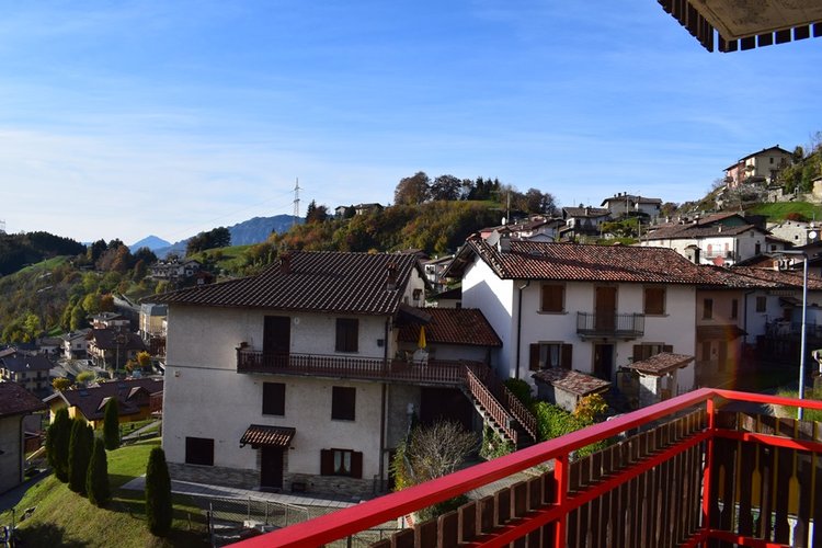 Dossena in villetta quadrifamiliare, vista spettacolare, trilocale con terrazza vivibile Dossena