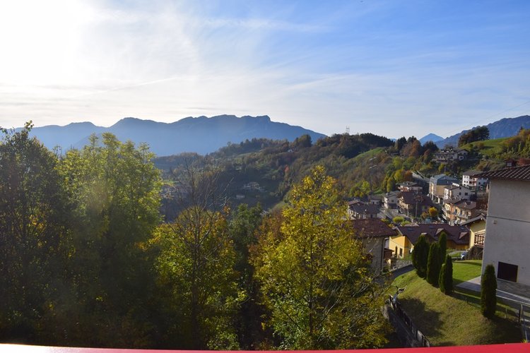 Dossena in villetta quadrifamiliare, vista spettacolare, trilocale con terrazza vivibile Dossena