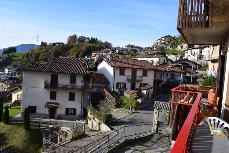 Dossena in villetta quadrifamiliare, vista spettacolare, trilocale con terrazza vivibile Dossena