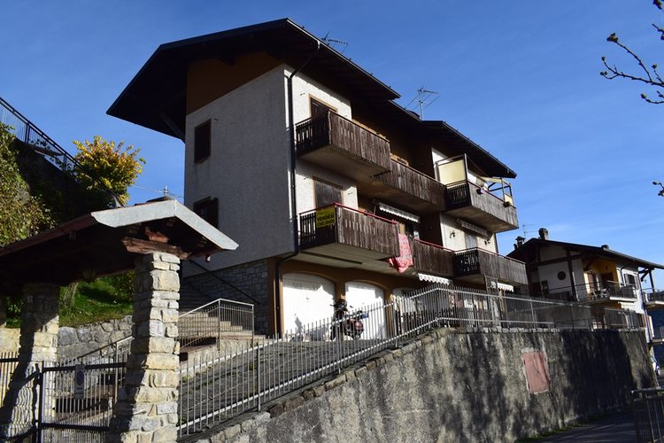 Dossena in villetta quadrifamiliare, vista spettacolare, trilocale con terrazza vivibile Dossena