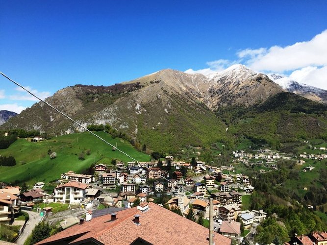 Oltre il Colle, in chalet bilocale con godibilissima terrazza Oltre il Colle