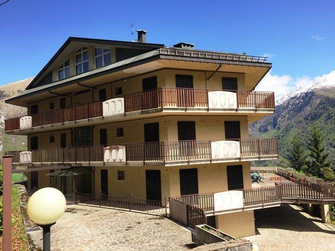 Oltre il Colle, in chalet bilocale con godibilissima terrazza Oltre il Colle