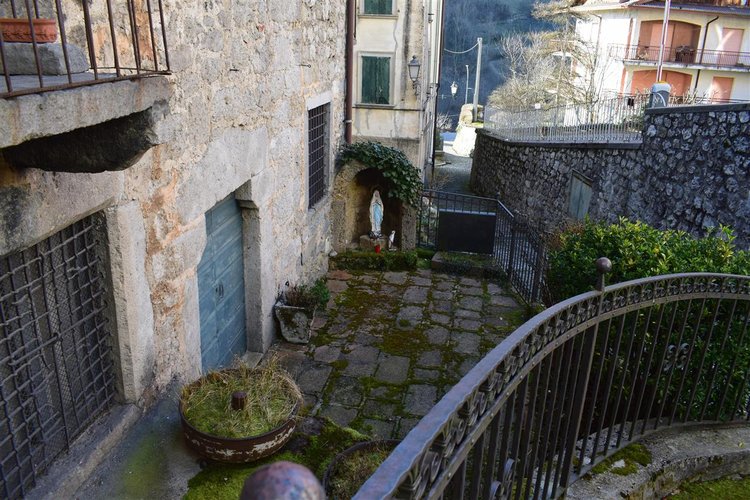 Serina centro storico, in fabbricato storico imperdibile quadrilocale ristrutturato Serina