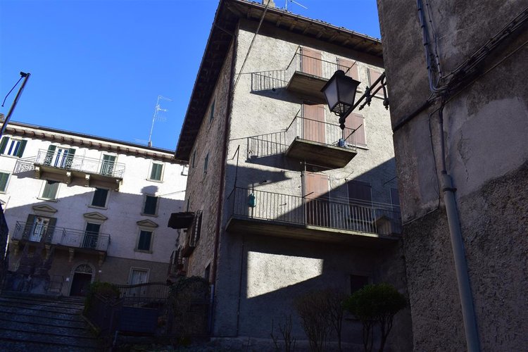 Serina centro storico, in fabbricato storico imperdibile quadrilocale ristrutturato