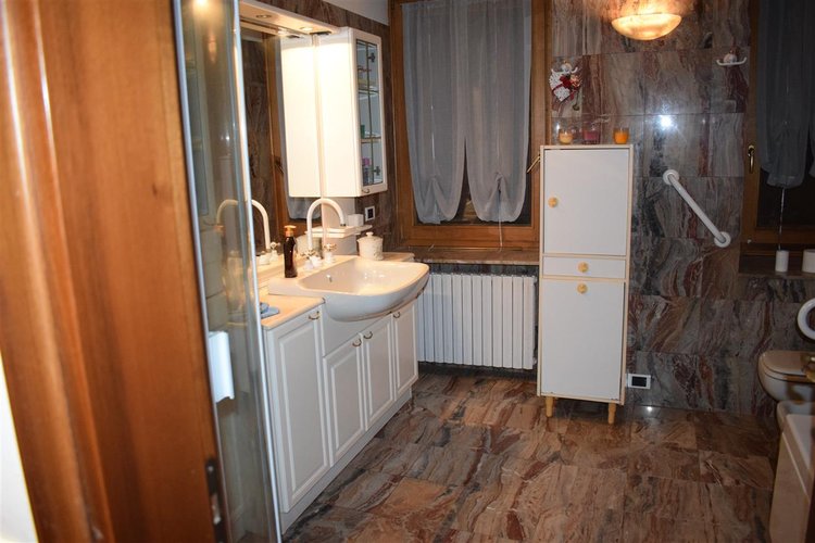 Serina centro storico, in fabbricato storico imperdibile quadrilocale ristrutturato Serina