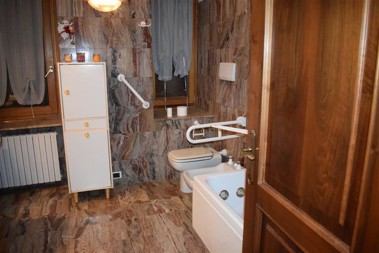 Serina centro storico, in fabbricato storico imperdibile quadrilocale ristrutturato Serina