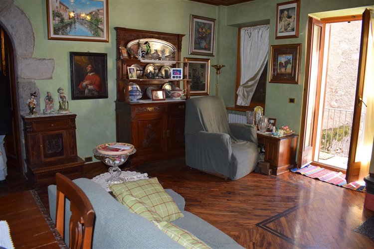 Serina centro storico, in fabbricato storico imperdibile quadrilocale ristrutturato Serina