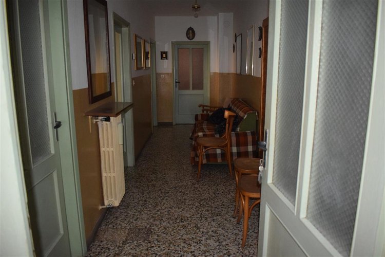 Serina centralissimo appartamento balconato Serina