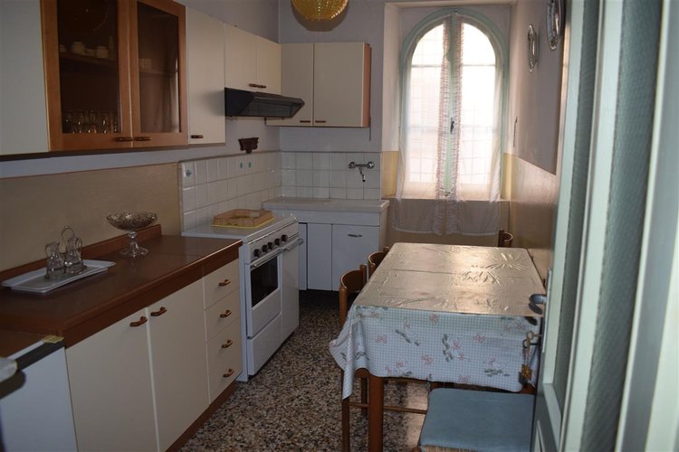 Serina centralissimo appartamento balconato Serina