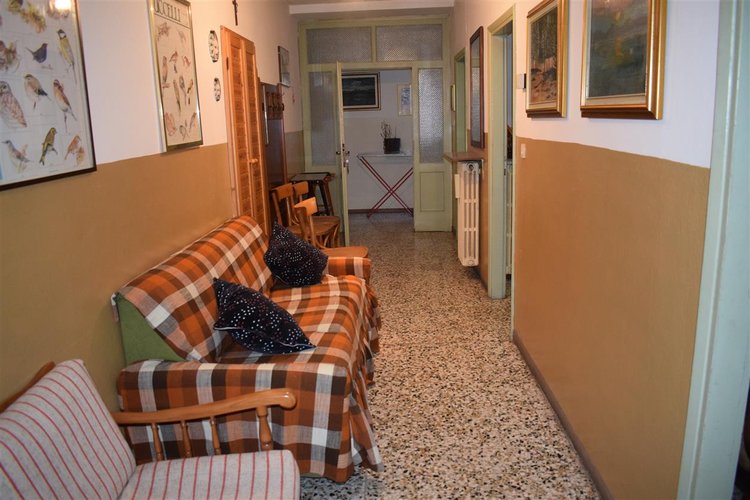 Serina centralissimo appartamento balconato Serina