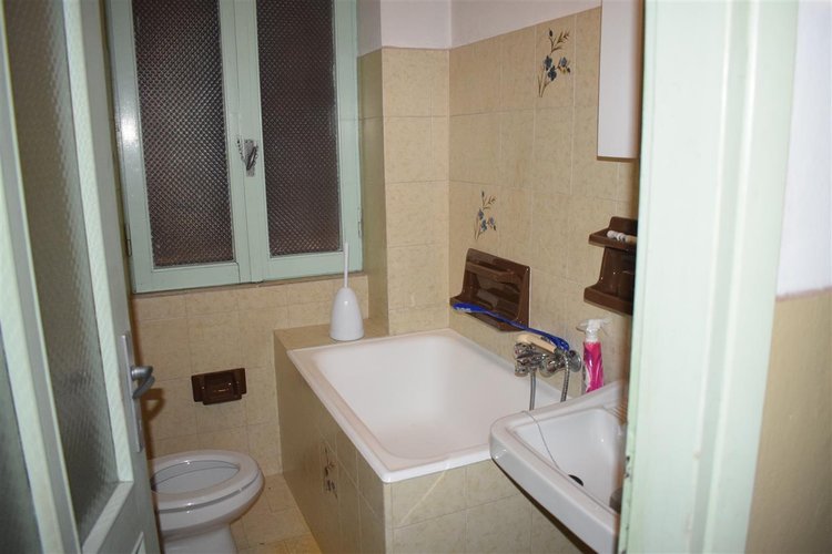 Serina centralissimo appartamento balconato Serina