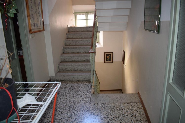 Serina centralissimo appartamento balconato Serina