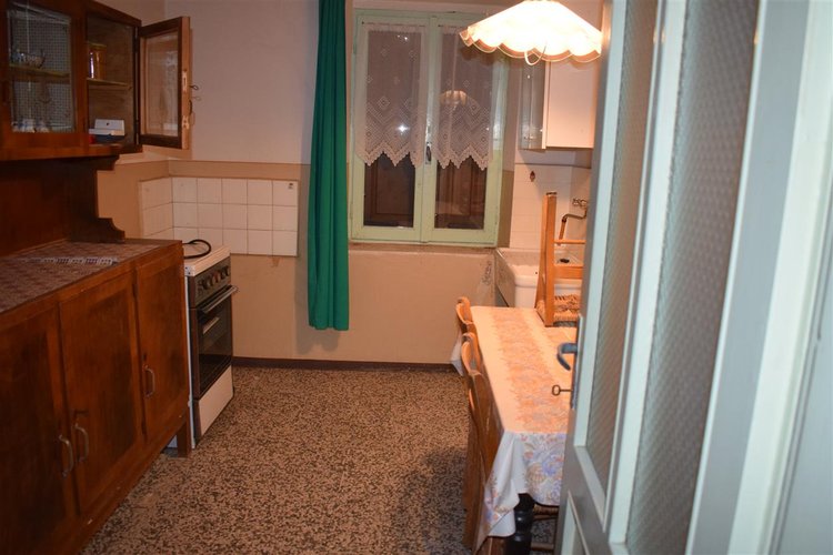 Serina, in fabbricato del ’400, ampio quadrilocale indipendente Serina