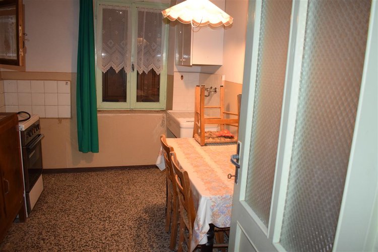 Serina, in fabbricato del ’400, ampio quadrilocale indipendente Serina