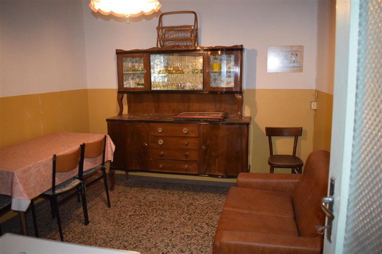 Serina, in fabbricato del ’400, ampio quadrilocale indipendente Serina