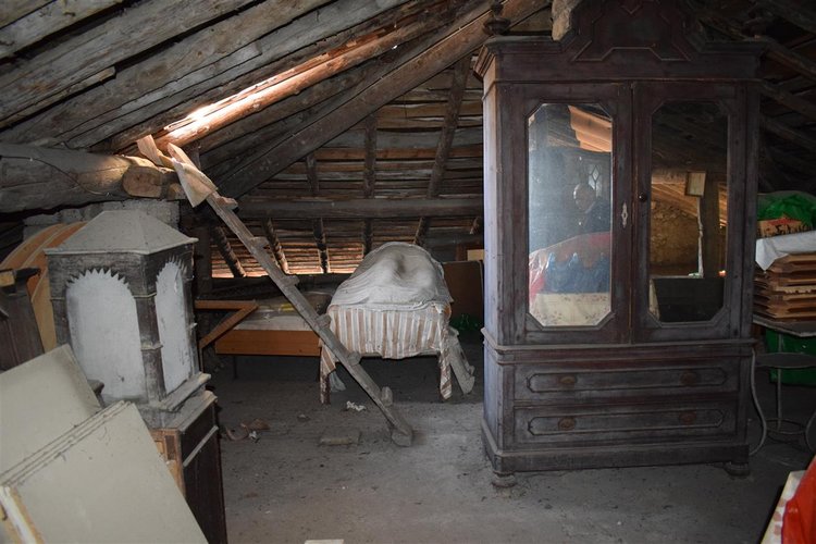 Serina, ai piedi della Mole del Monte Alben, ampio piano mansardato da riattare Serina