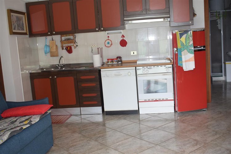 Serina in posizione panoramica, grazioso bilocale arredato con ampio box Serina