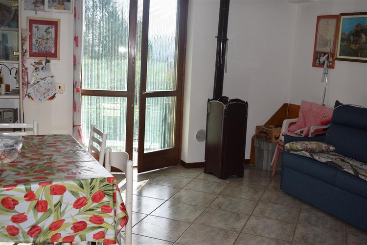 Serina in posizione panoramica, grazioso bilocale arredato con ampio box Serina