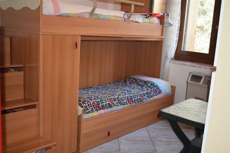 Serina in posizione panoramica, grazioso bilocale arredato con ampio box Serina