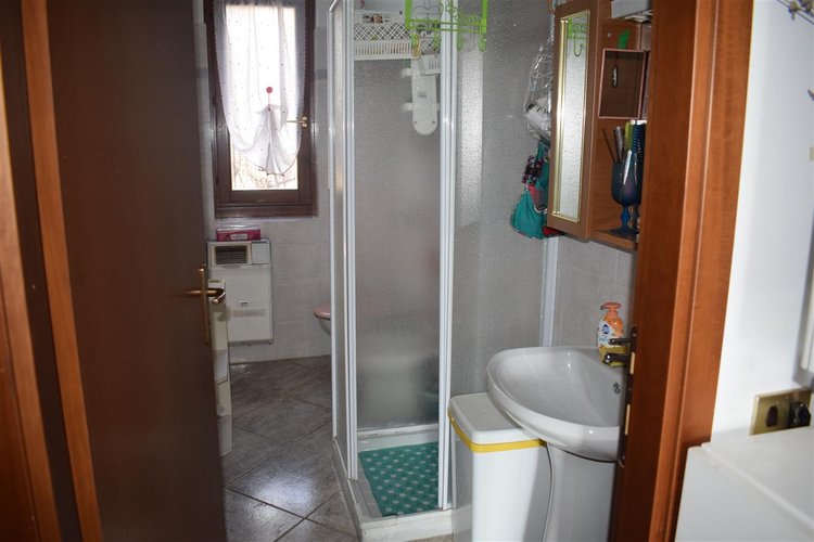 Serina in posizione panoramica, grazioso bilocale arredato con ampio box Serina