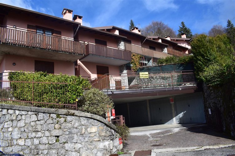 Serina in posizione panoramica, grazioso bilocale arredato con ampio box Serina