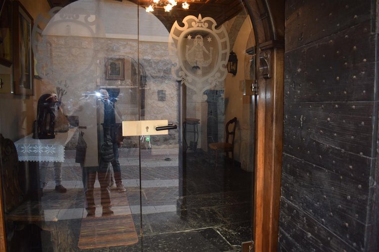 Serina centro storico, ottimo negozio piano strada Serina