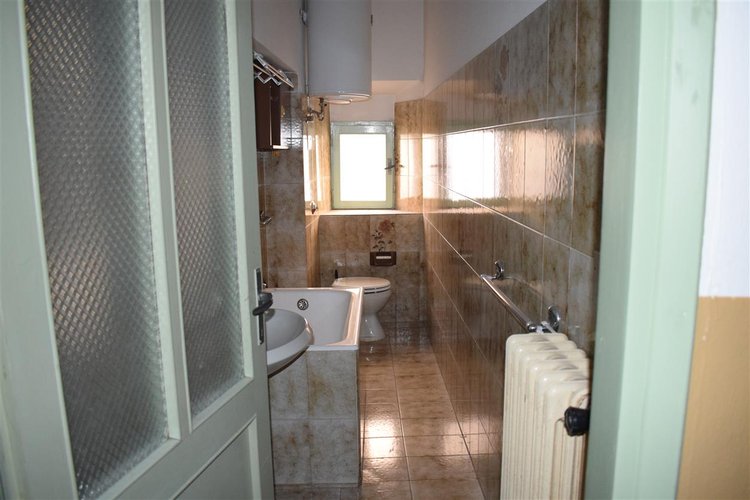 Serina centro storico, ottimo negozio piano strada Serina