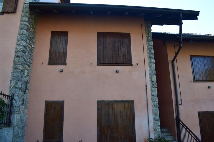 Serina in posizione panoramica, grazioso bilocale arredato con ampio box