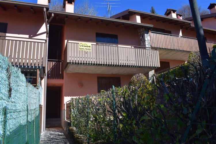 Serina in posizione panoramica, grazioso bilocale arredato con ampio box Serina