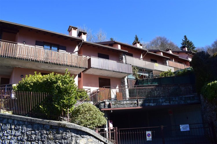 Serina in posizione panoramica, grazioso bilocale arredato con ampio box Serina