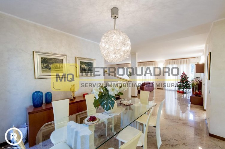 Villa 10 locali - Rif. VillaCastello1 Lecco