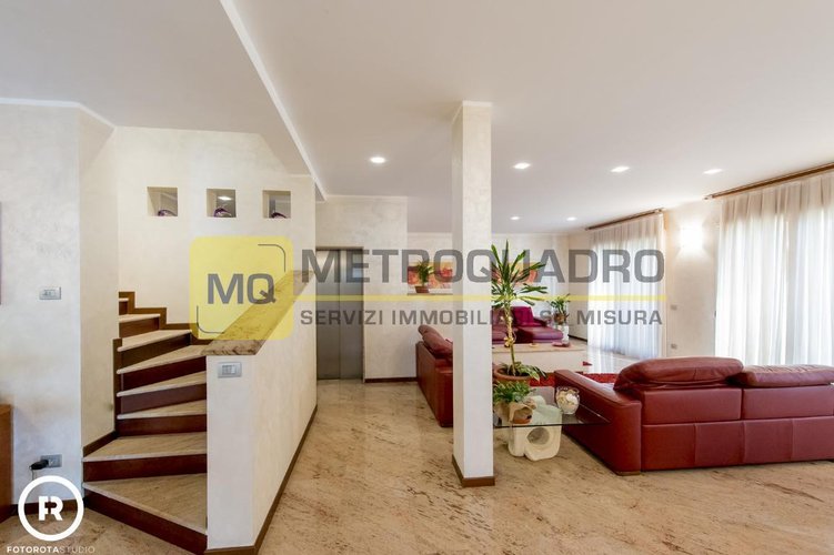 Villa 10 locali - Rif. VillaCastello1 Lecco