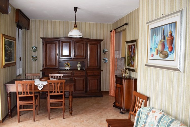 Serina in villetta indipendente trilocale con terrazza e box Serina