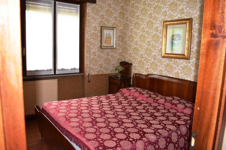 Serina in villetta indipendente trilocale con terrazza e box Serina