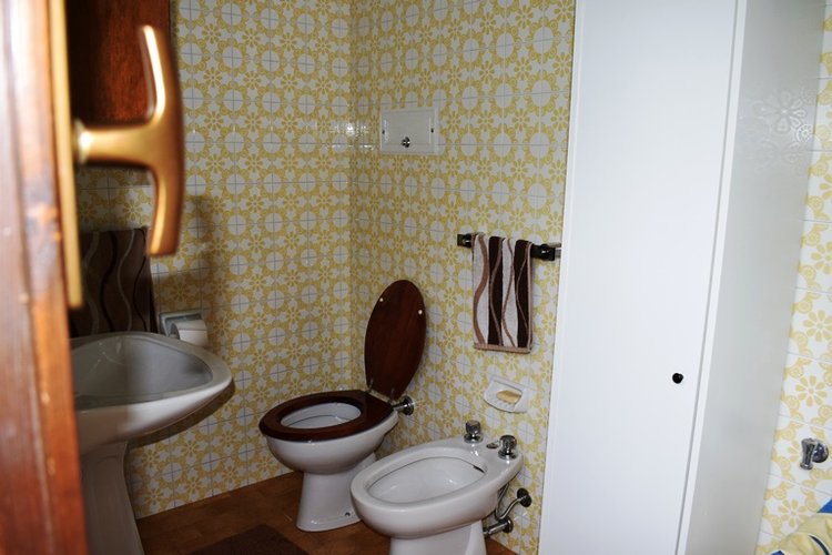 Serina in villetta indipendente trilocale con terrazza e box Serina