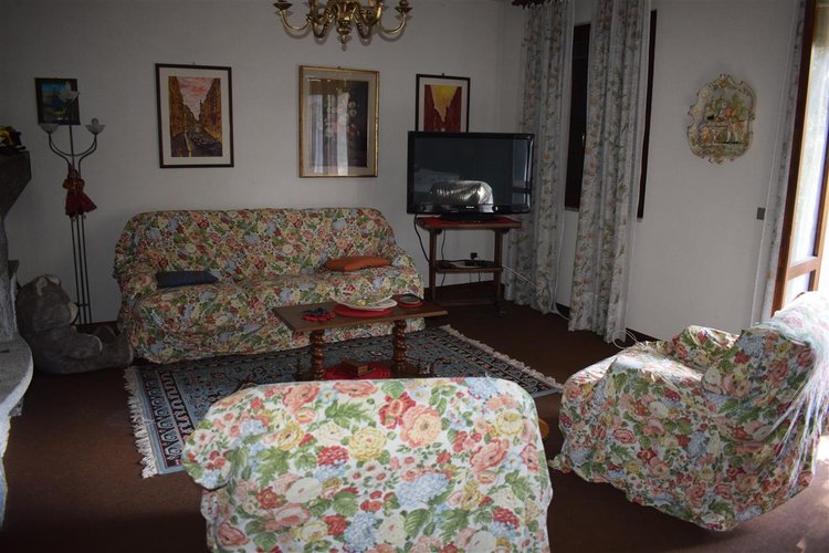 Serina Bagnella, introvabile villa singola pluriterrazzata con terreno di proprietà e box auto Serina