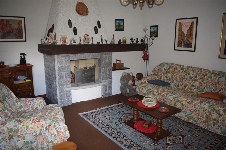 Serina Bagnella, introvabile villa singola pluriterrazzata con terreno di proprietà e box auto Serina