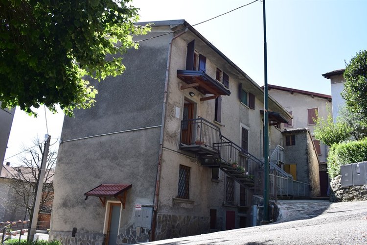 Rota Imagna vendesi bilocale balconato Rota d'Imagna