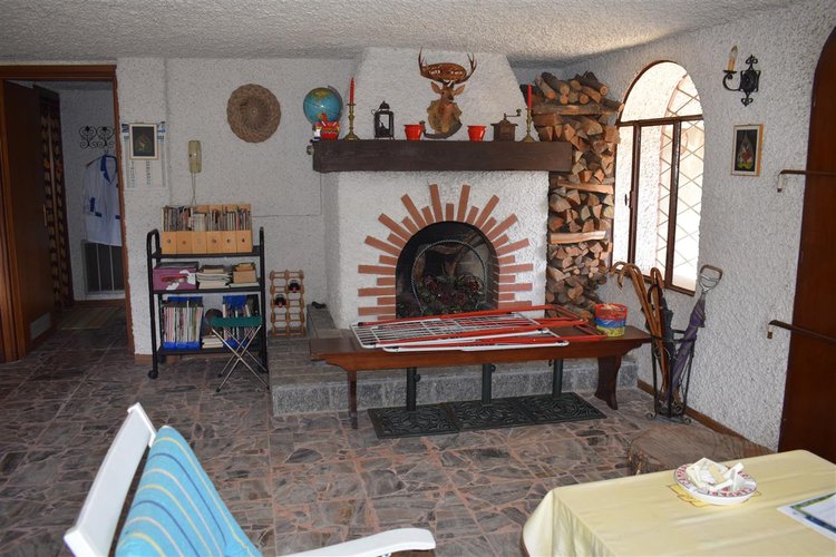 Serina Bagnella, introvabile villa singola pluriterrazzata con terreno di proprietà e box auto Serina