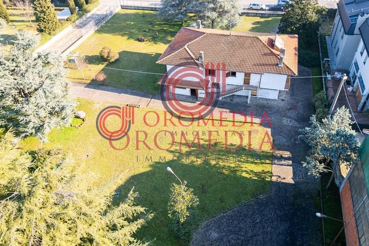 Villa singola Calcinate