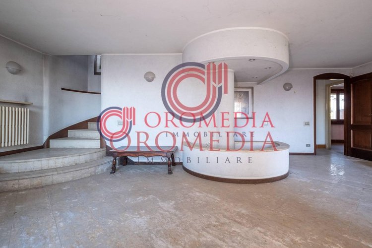 Villa singola Calcinate