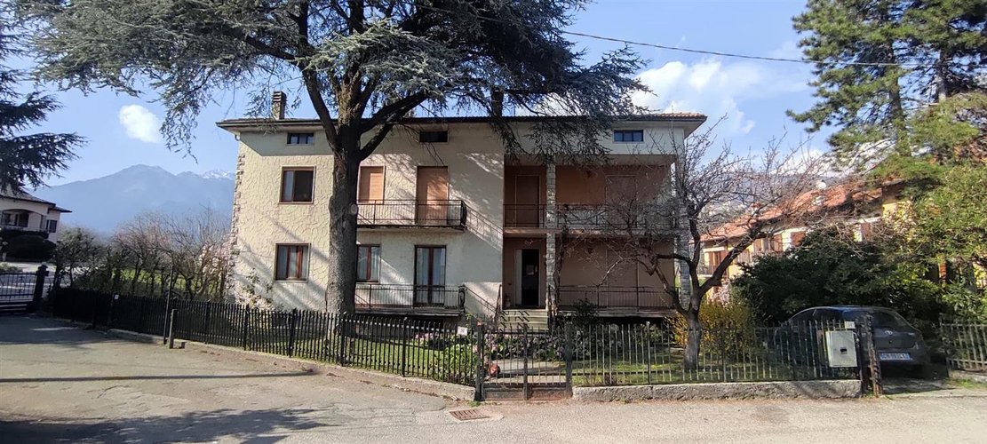 Sant’Omobono Terme primissime alture in esclusiva villa singola + terreno