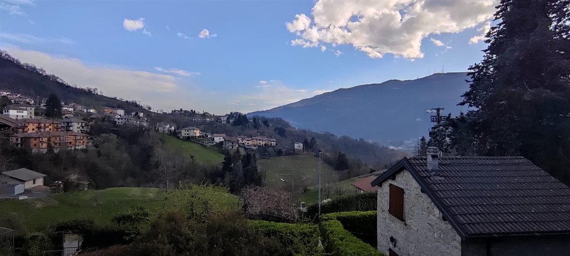 Sant’Omobono Terme porzione di casa storica con giardino privato recintato Sant'Omobono Terme