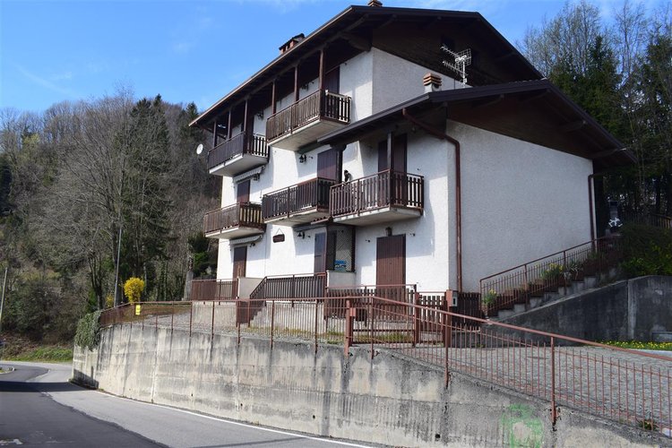 Costa Serina, ottimo bilocale con cantina e giardino privato attrezzato Costa Serina