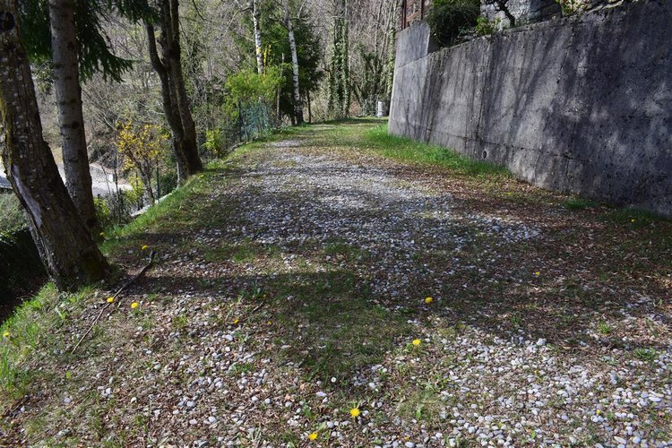 Costa Serina, ottimo bilocale con cantina e giardino privato attrezzato Costa Serina