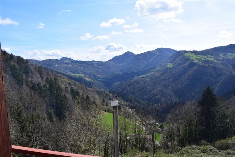 Costa Serina, ottimo bilocale con cantina e giardino privato attrezzato Costa Serina